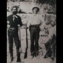 Jesse James (a sinistra) in posa con due dei fratelli Younger