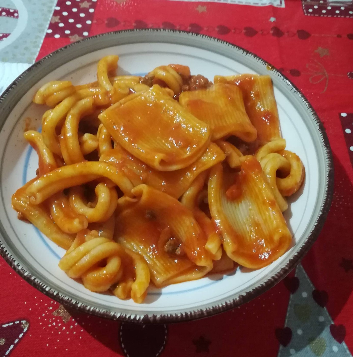 pasta fresca con sugo di pomodoro, versione senza formaggio