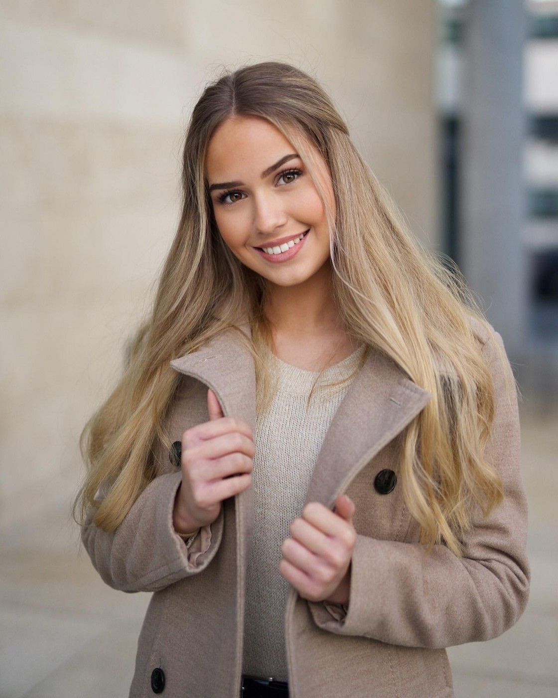Lucente ragazza tedesca in jeans - N.° 19