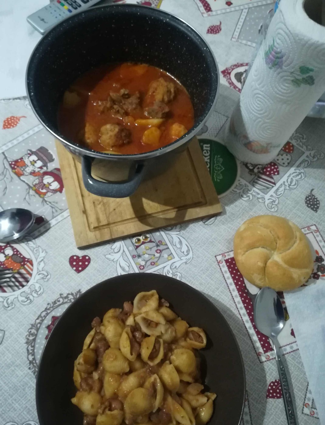 prima legumi, poi spezzatino con pane da inzuppare