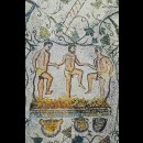 L’uva pigiata nel modo tradizionale con i piedi