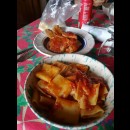 pasta con sugo di pescespada e pezzi di pescespada come secondo