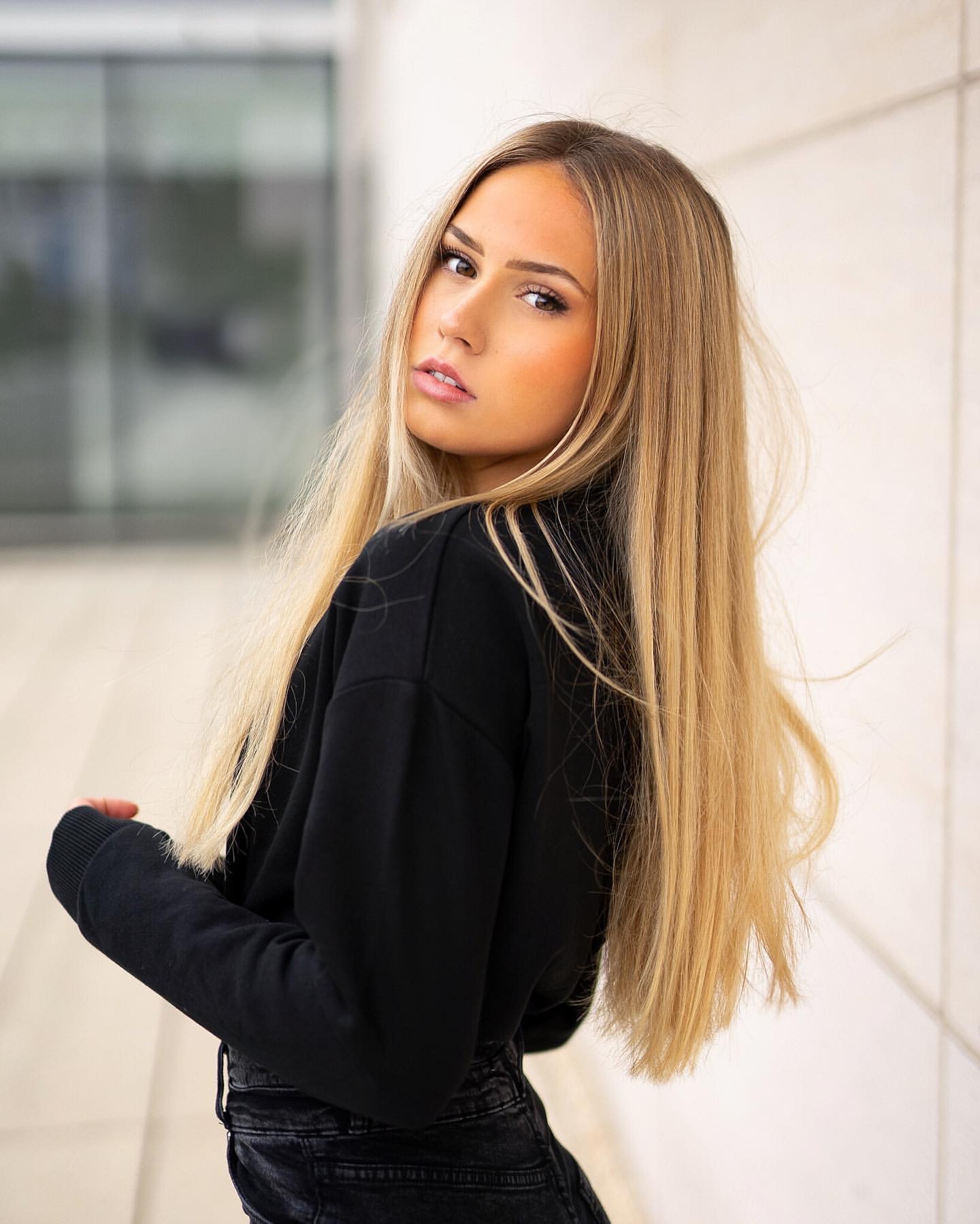 Lucente ragazza tedesca in jeans - N.° 39