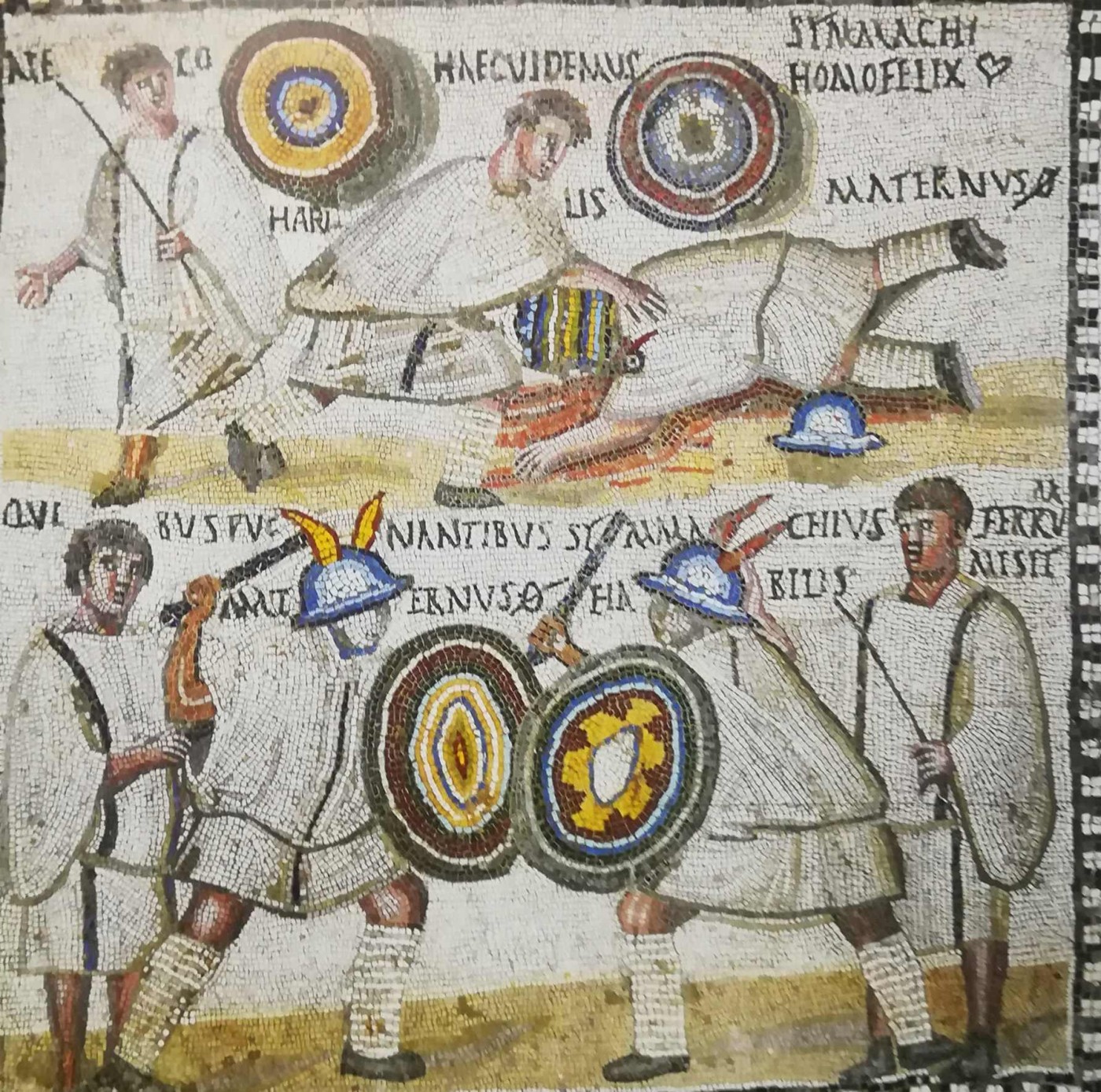 mosaico del IV secolo dopo Cristo raffigura una scuola di addestramento con gladiatori traci