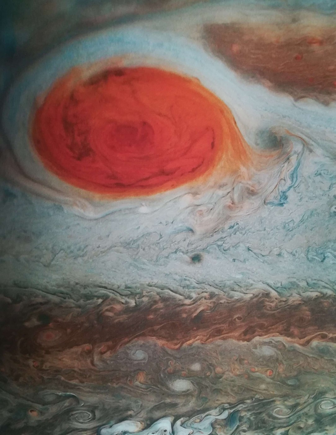 il suo nome è Grande Macchia Rossa ed è la più grande tempesta del sistema solare