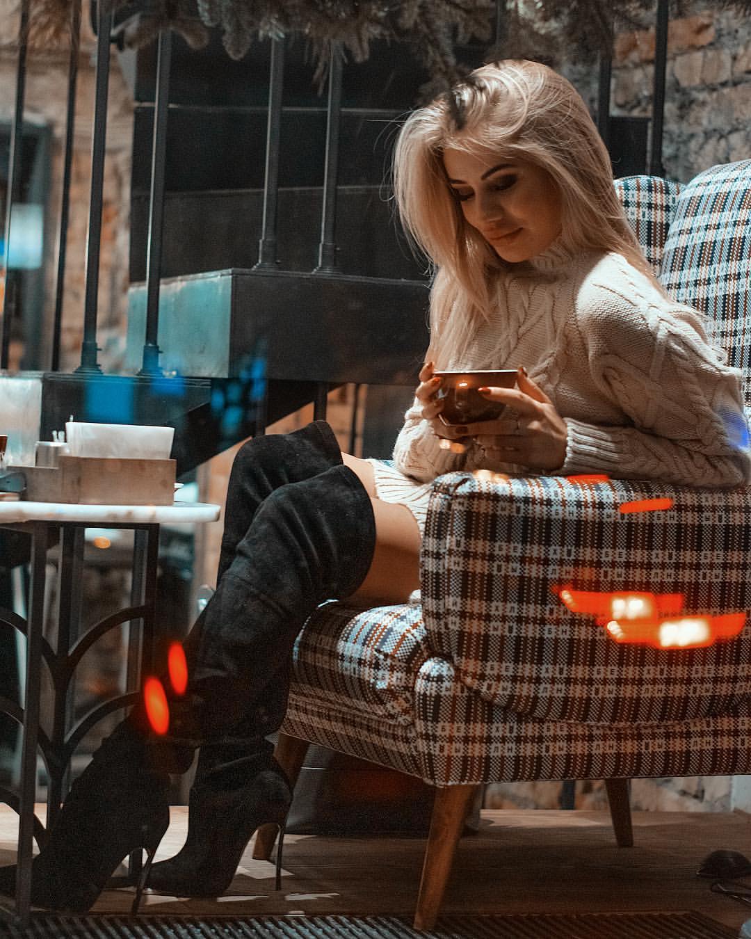 il maglione a collo alto ripara dal freddo