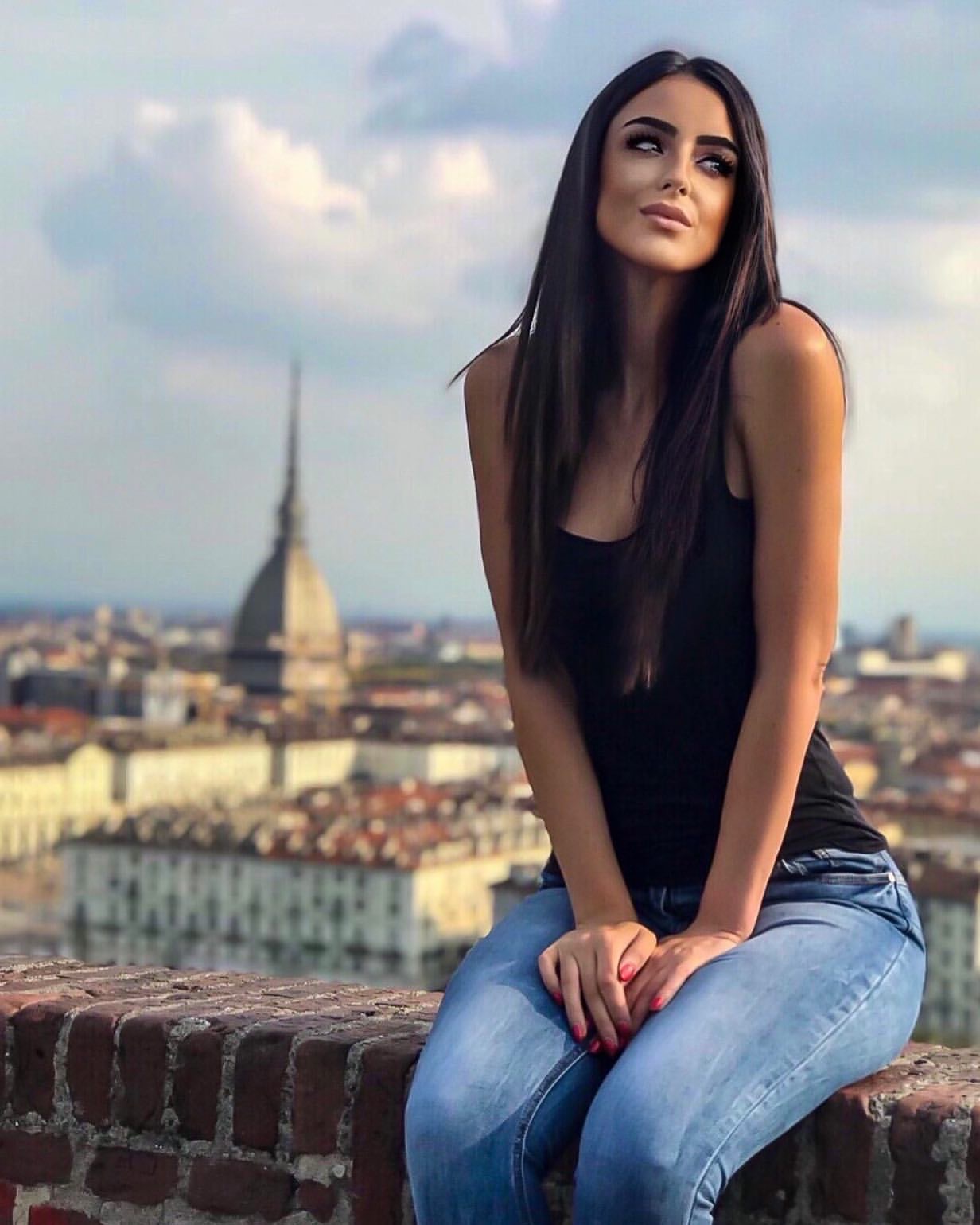sullo sfondo della mole antonelliana