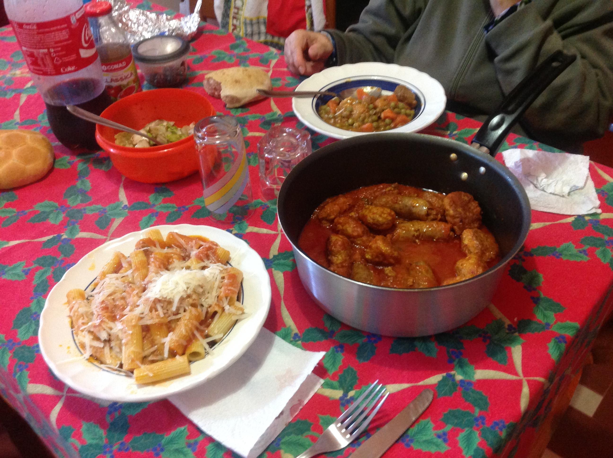 in quel tavolo da pranzo c’era di tutto per mangiare