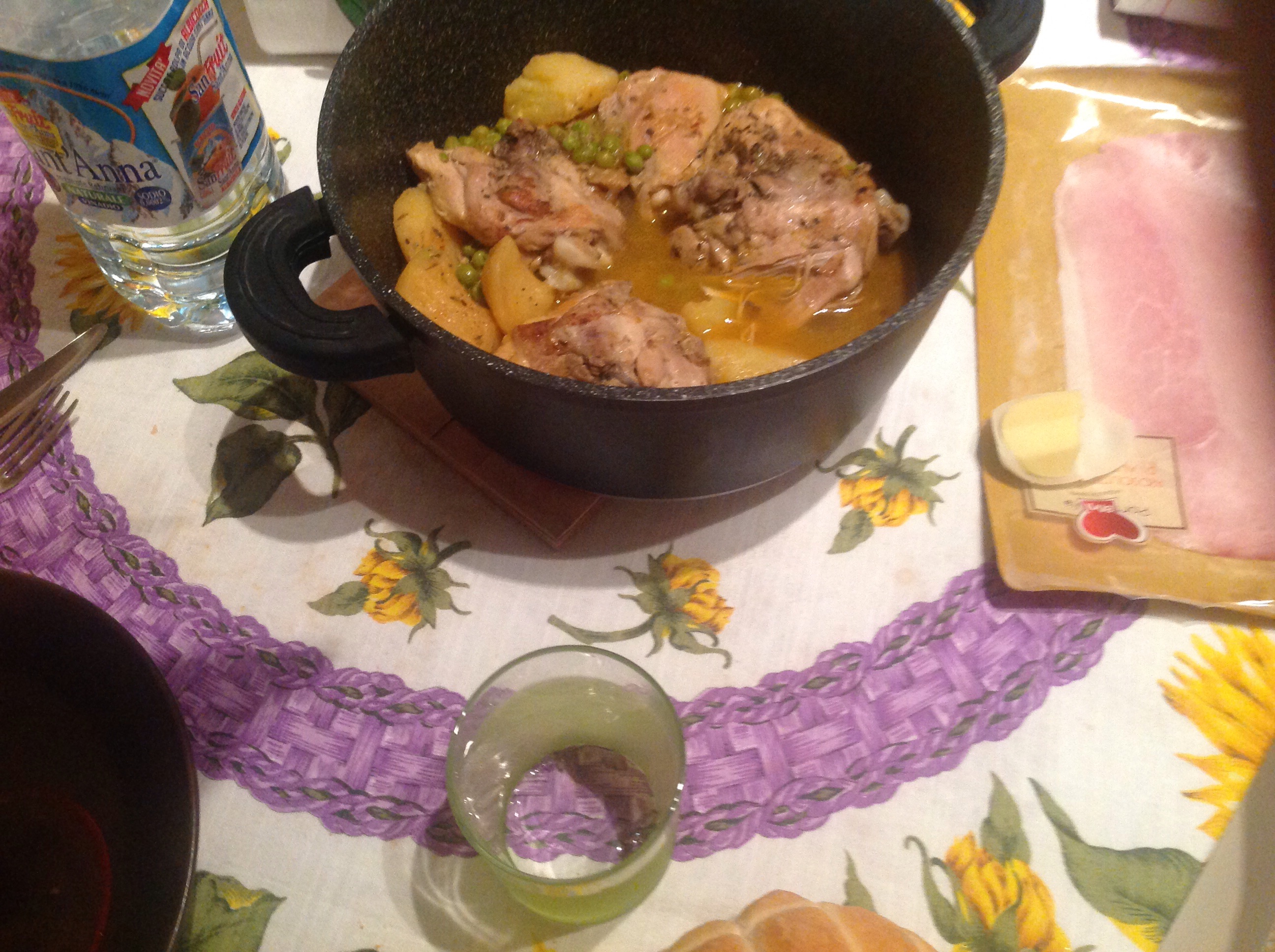 pollo e patate nella pentola che c’è più gusto