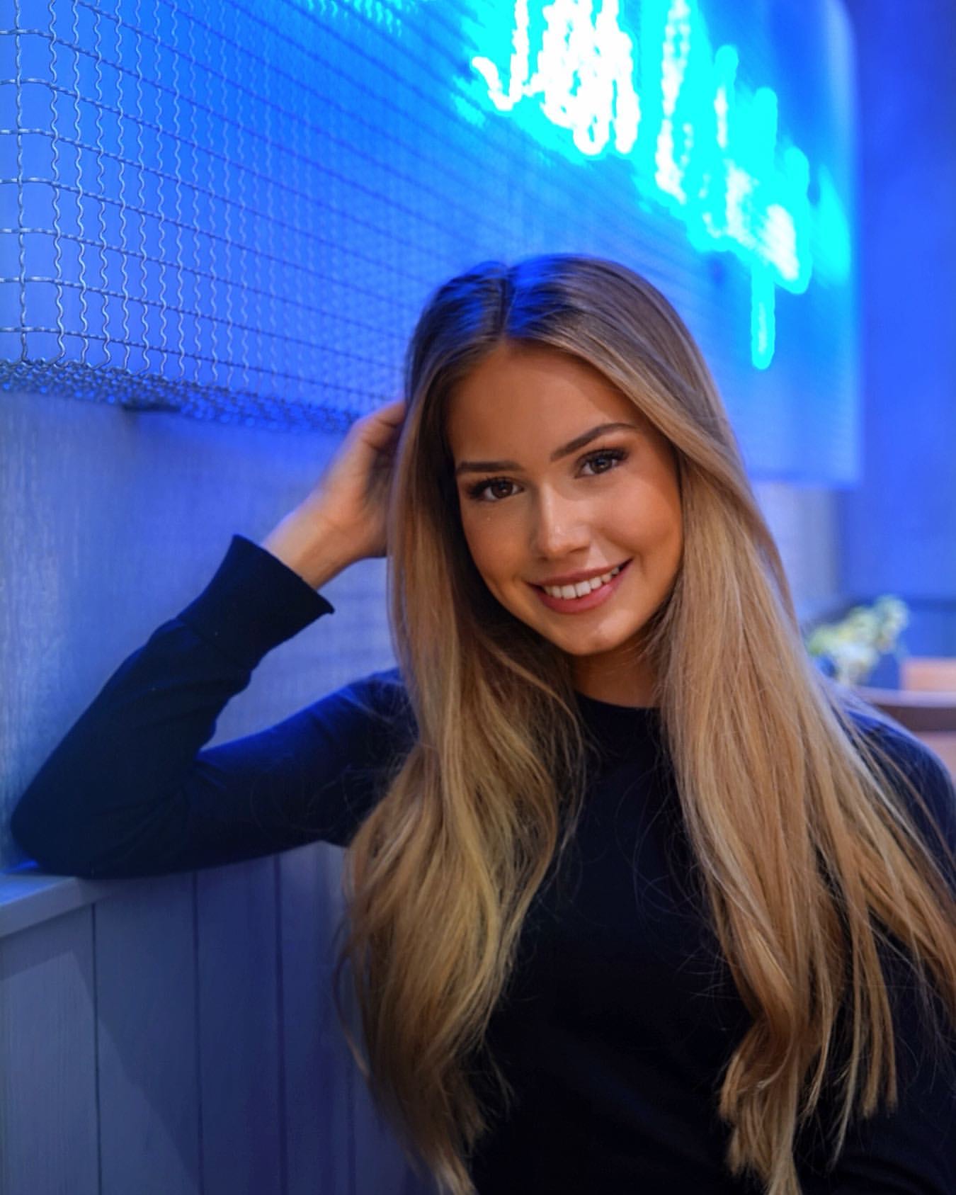 Lucente ragazza tedesca in jeans - N.° 48