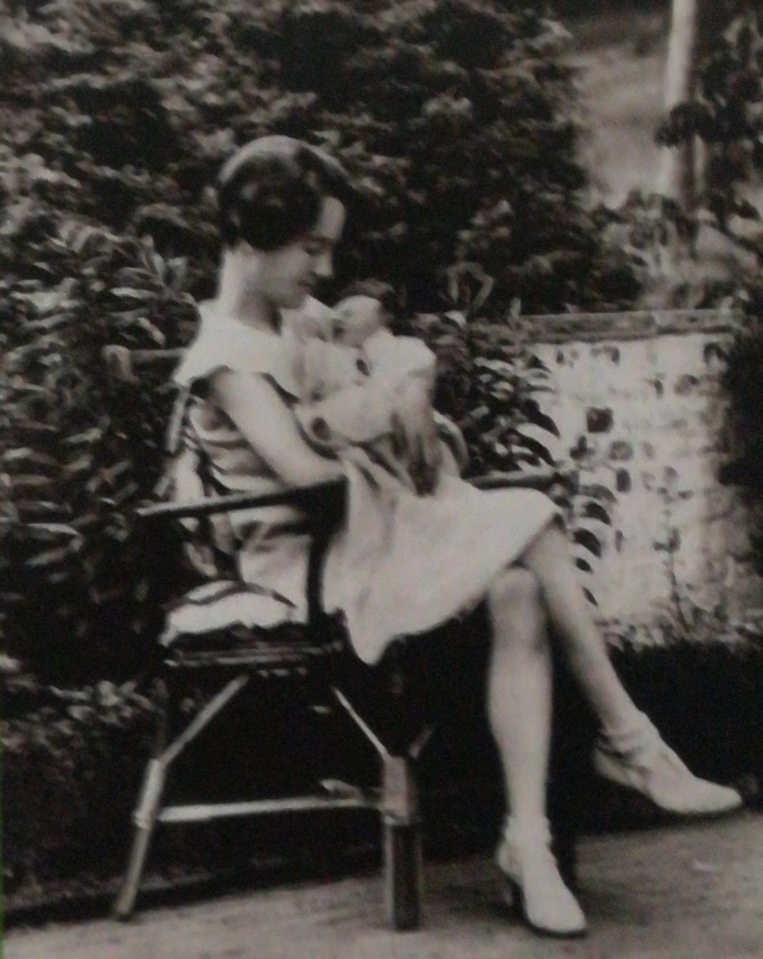 Anne Morrow Lindbergh con in braccio Charlie poco dopo la nascita nel giugno 1930