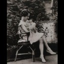 Anne Morrow Lindbergh con in braccio Charlie poco dopo la nascita nel giugno 1930