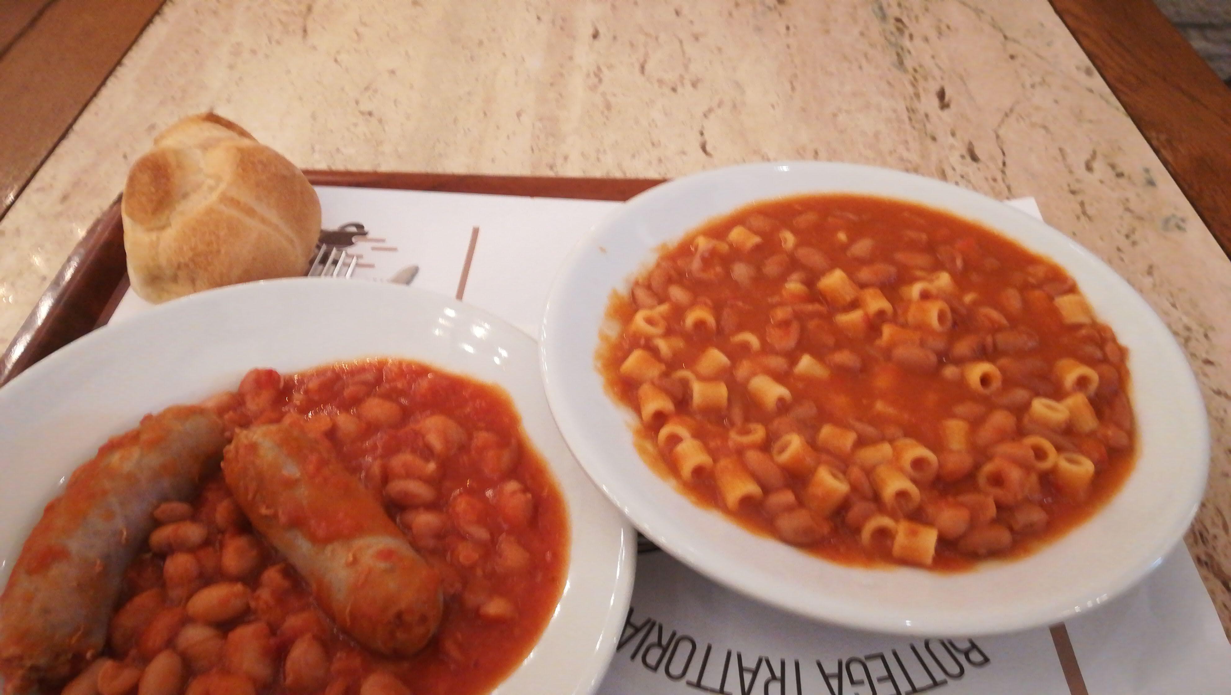 Pasta e fagioli con salsicce e fagioli