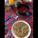 pasta e lenticchie che strabordano dal piatto