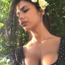 quel fiore tra i capelli che disarma