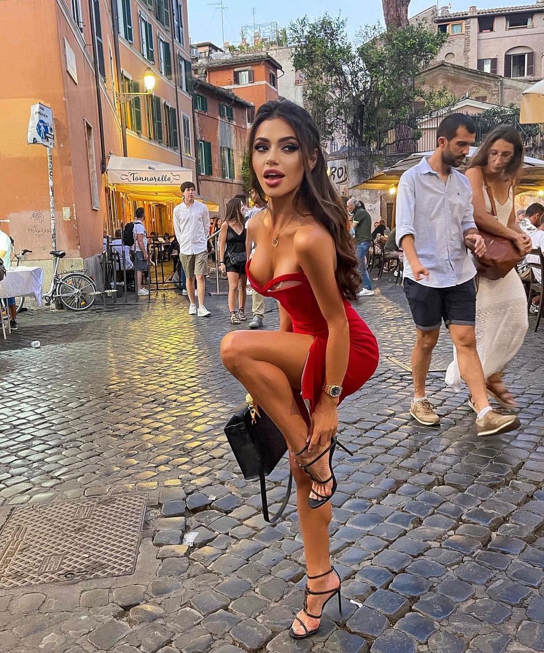 i tacchi e i san pietrini ... che duello