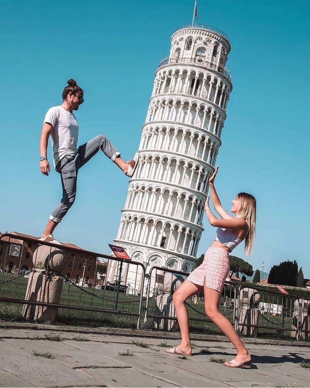 Cercando di far cadere la Torre di Pisa