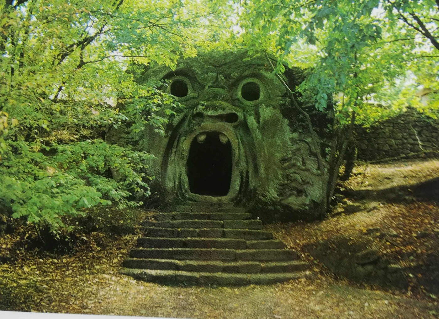 la bocca dell’Inferno nel Sacro Bosco di Bomarzo