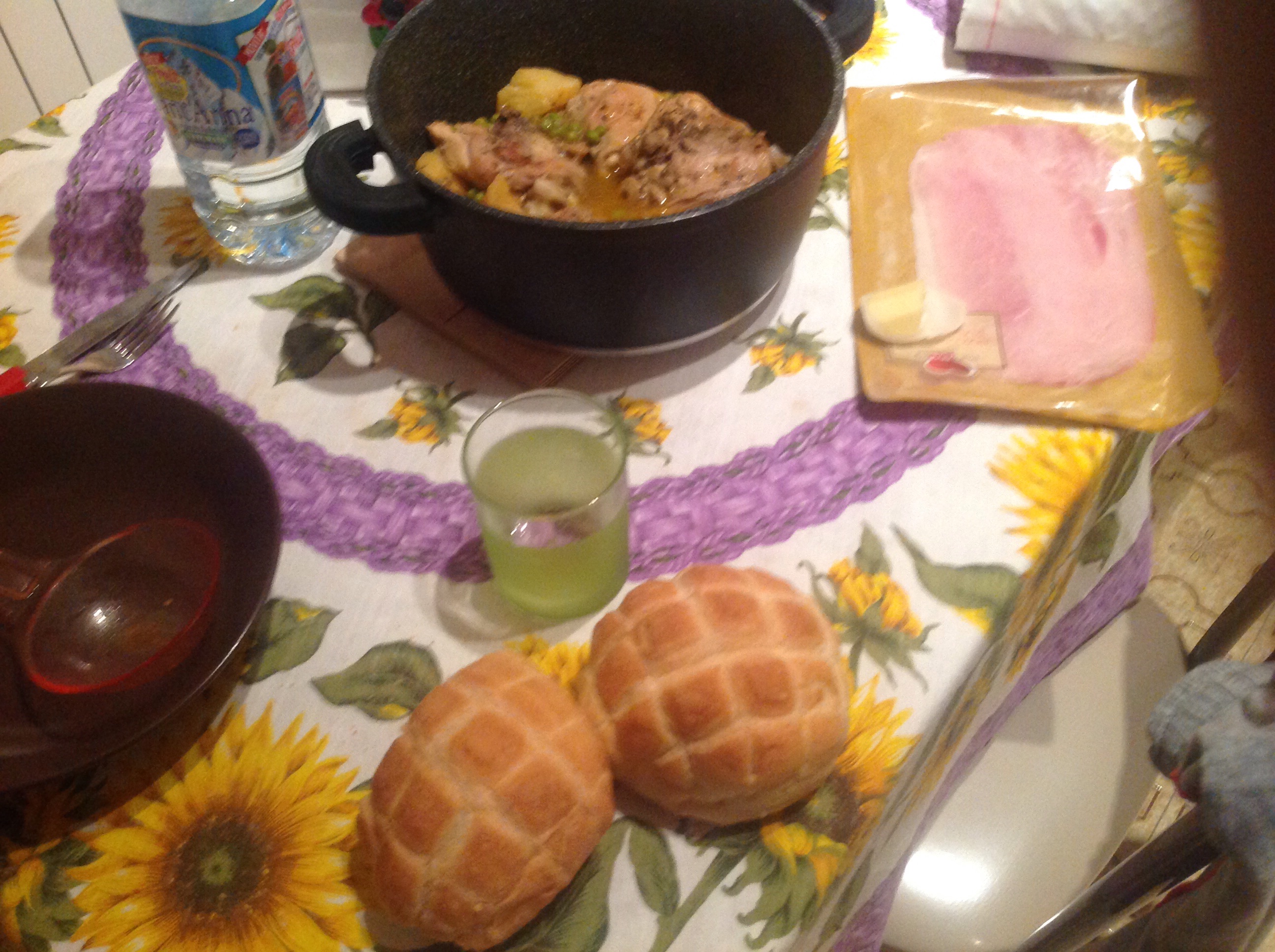 spezzatino e panino-tartaruga caldo