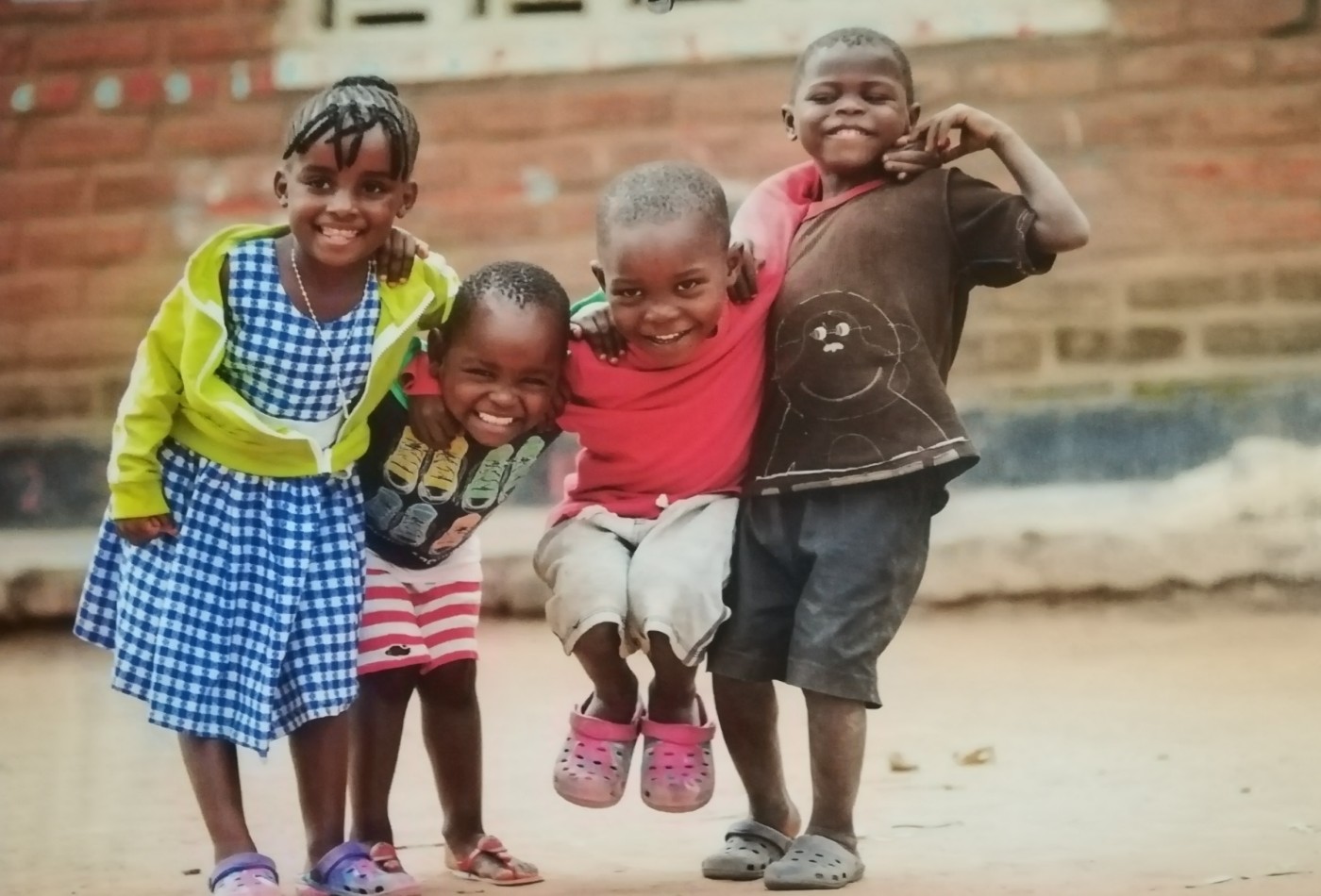 MALAWI un gruppo di bambini partecipa al programma di Cura e Sviluppo della Prima infanzia