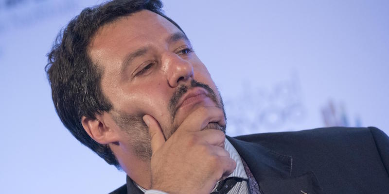 Salvini pensieroso chissà per cosa