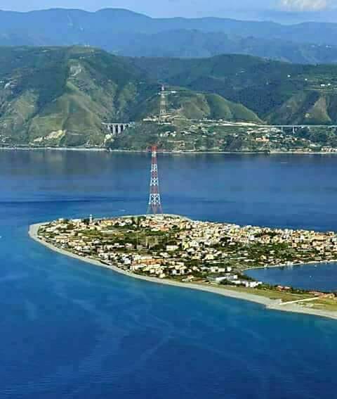tra Scilla e Cariddi ripresa dall’alto