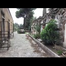 tra le stradine a ridosso dei viali