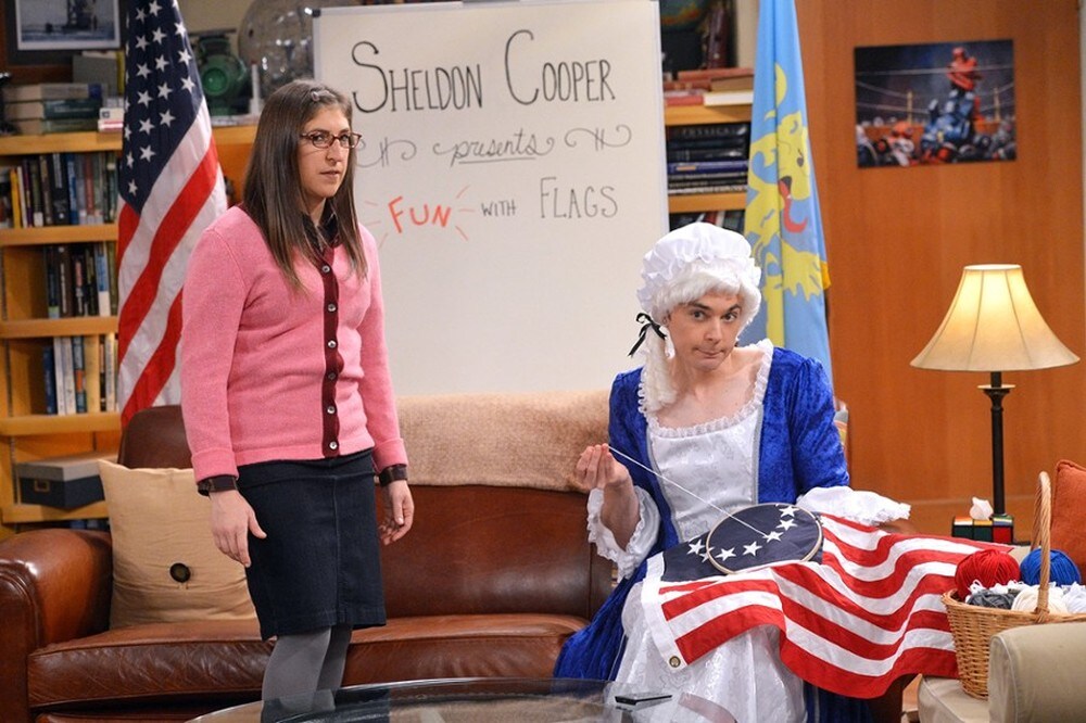 Sheldon Cooper presenta divertiamoci con le bandiere