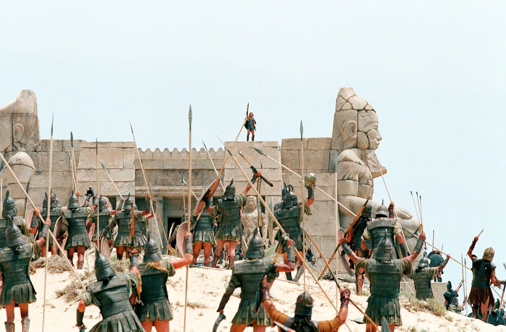 Achille viene festeggiato per aver conquistato la spiaggia di Troia