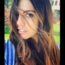 coi capelli tra gli occhi