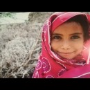 YEMEN Salma, 7 anni, sorride felice perchè è tornata a giocare con la sorellina, guarita dalla malnutrizione