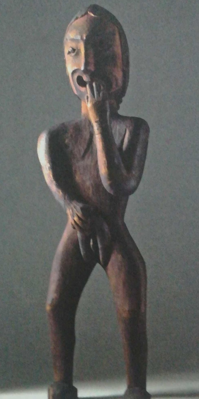 Una figura Kwakwaka’wakw modellata con l’obiettivo di ridicolizzare la famiglia di una donna diventata prostituta