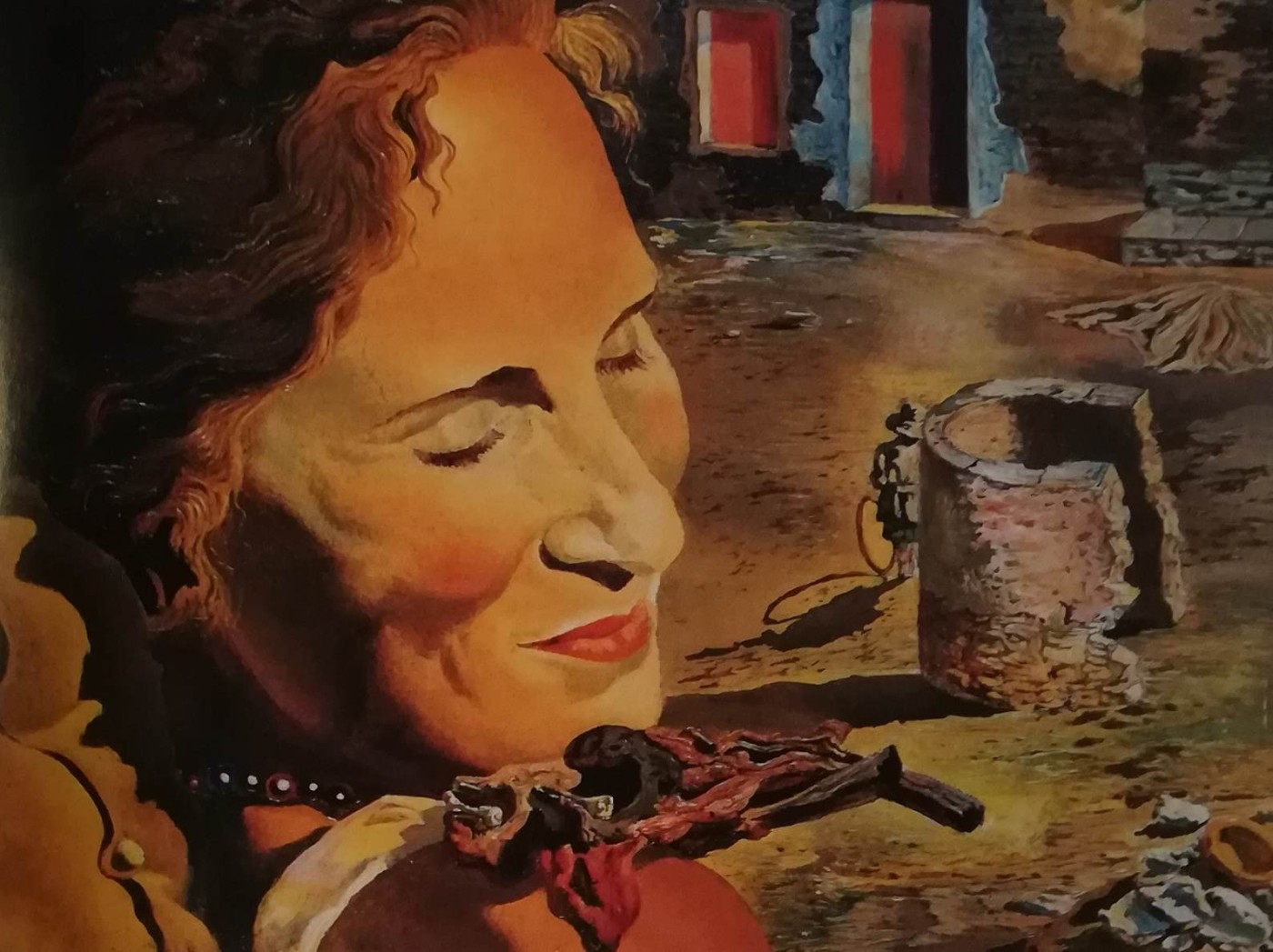 portrait de Gala avec deux cotolettes d’agneau en équilibre sur l’épaule, 1933