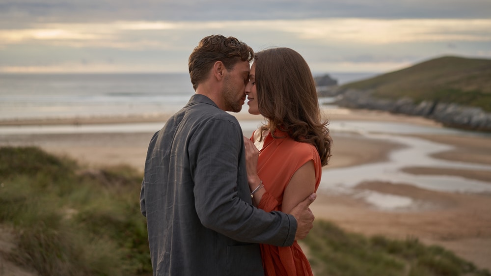 l’atmosphère est la bonne pour lui voler un baiser