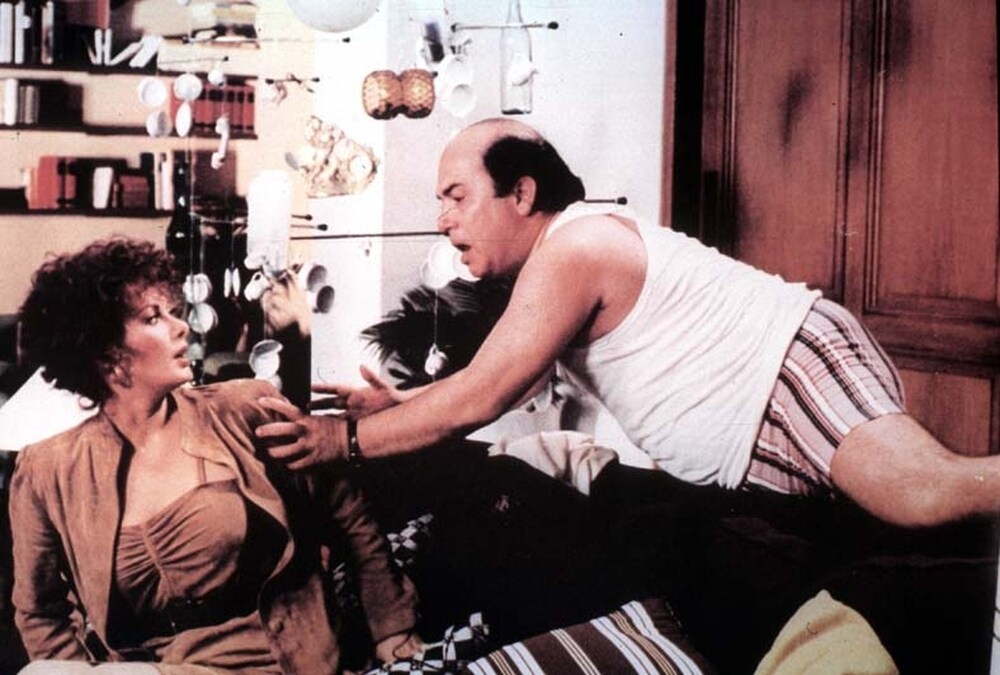 Lino Banfi salta addosso ad Edwige Fenech