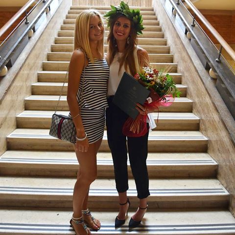 festeggiando la laurea dell’amica