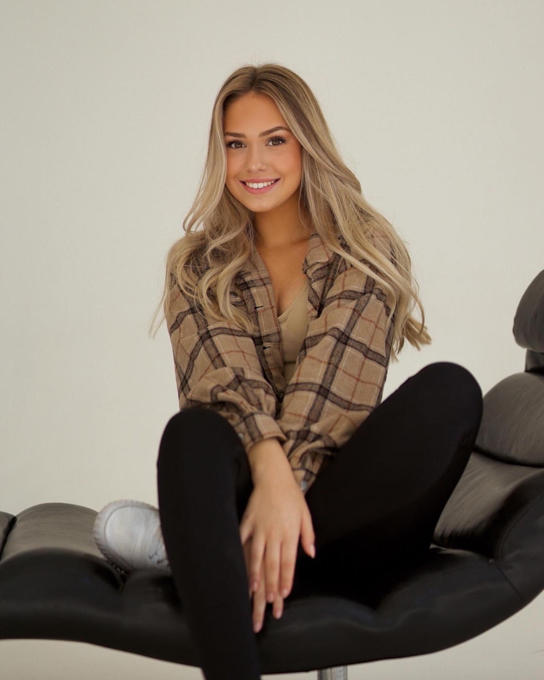 Lucente ragazza tedesca in jeans - N.° 12