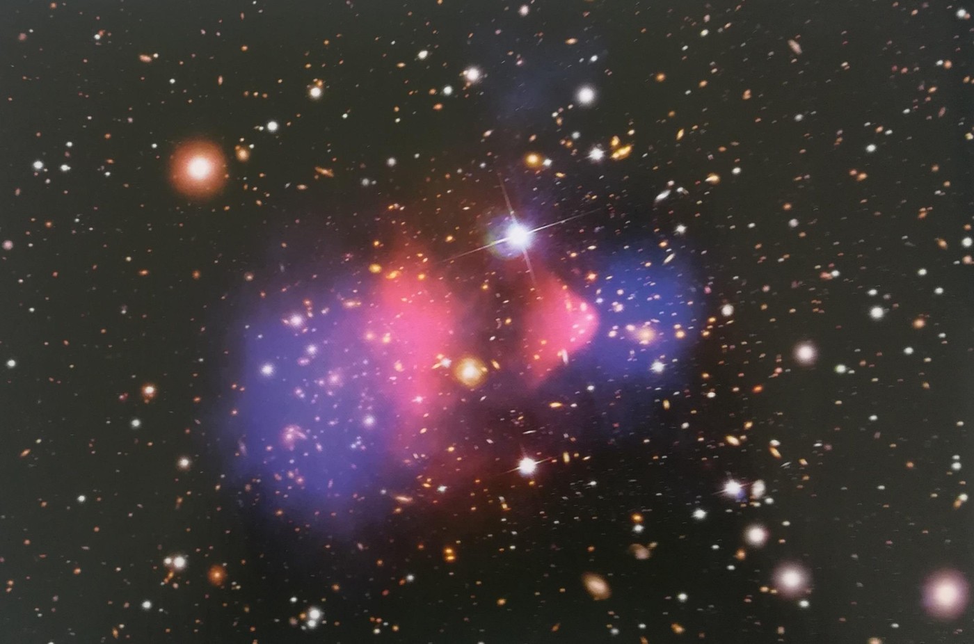 Il Bullet Cluster (letteralmente ammasso proiettile)