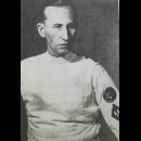il sottotenente di vascello Heydrich viene cacciato dalla marina e si arruola nelle SS