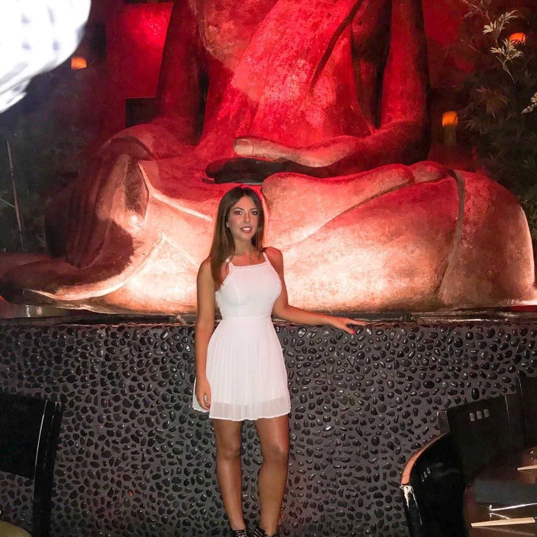 Con la statua del budda - Laura Bragato