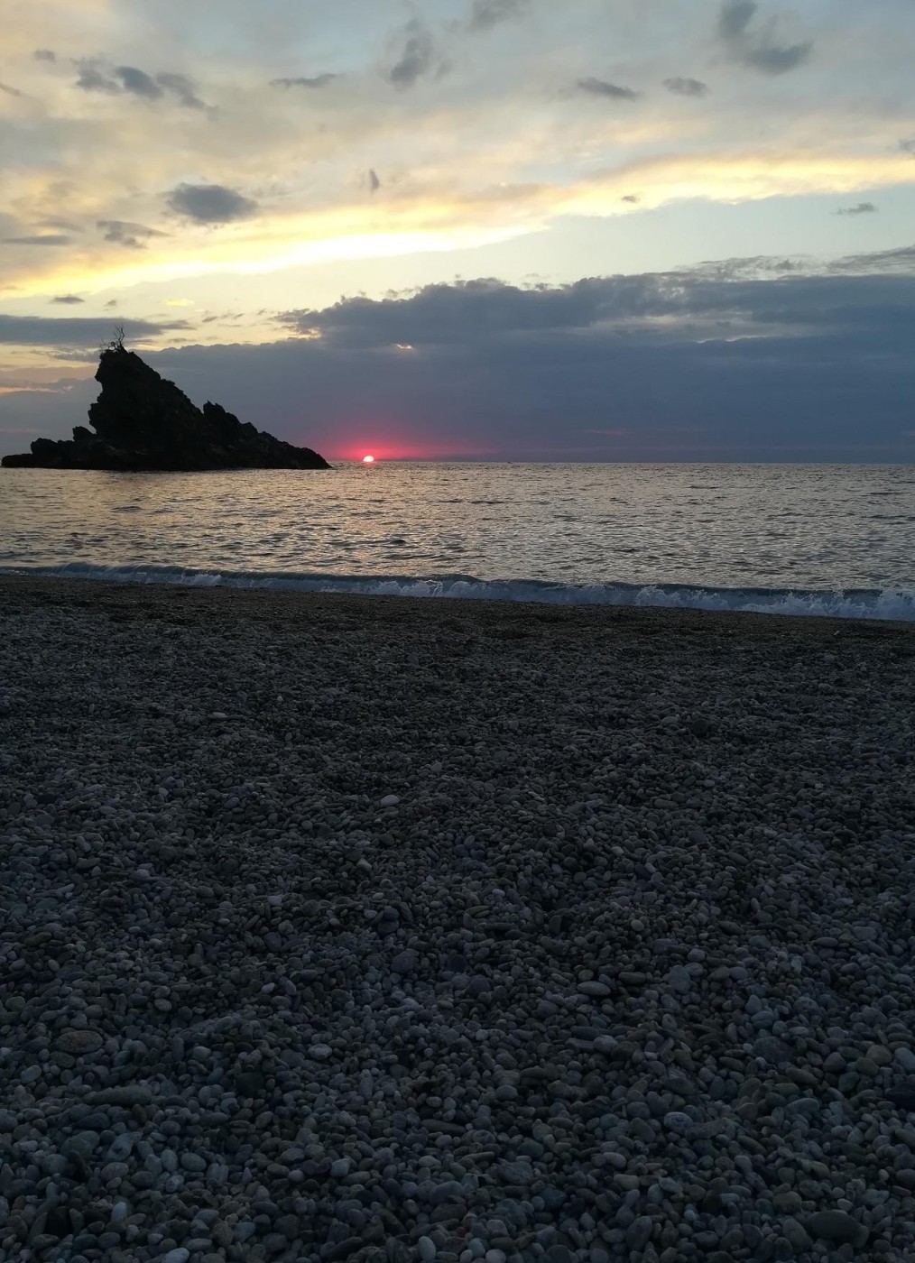 tramonto osservato dalla spiaggia di Palmi
