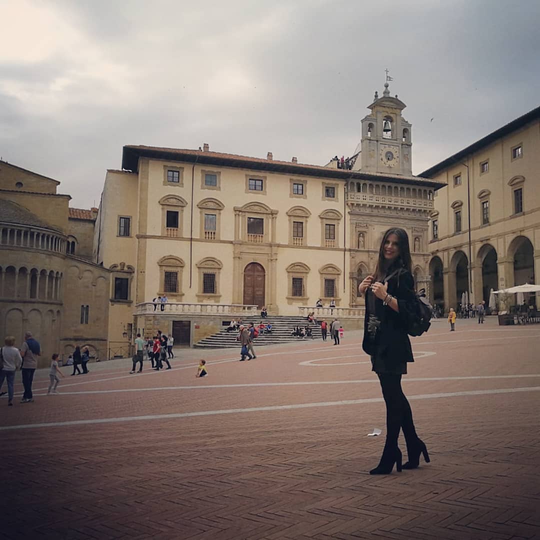 Fiammetta Fiorito turista in piazza