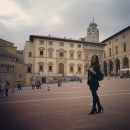 Fiammetta Fiorito turista in piazza