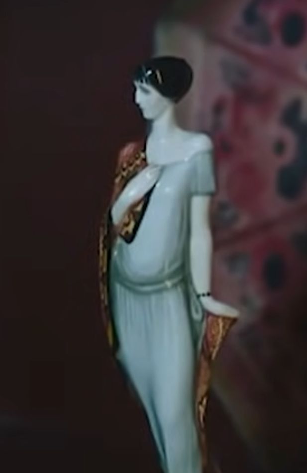 statuetta di Anna Achmatova che fù molto venduta nell&rsquo;Unione Sovietica