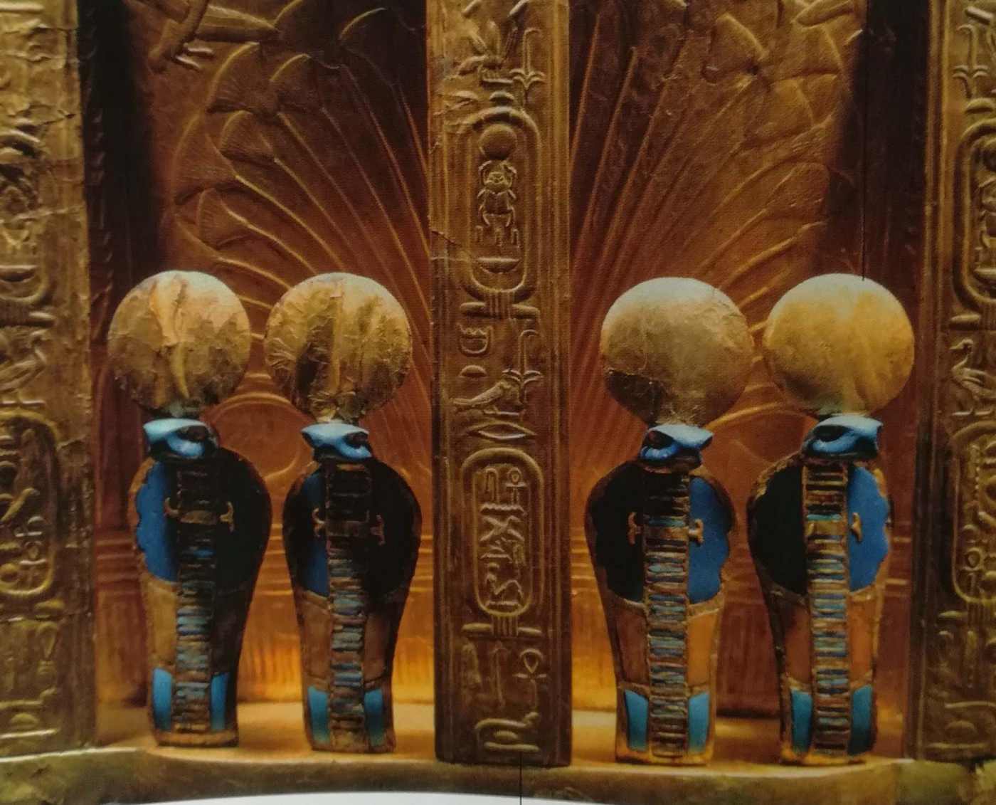 Lato posteriore dello schienale del trono di Tutankhamon