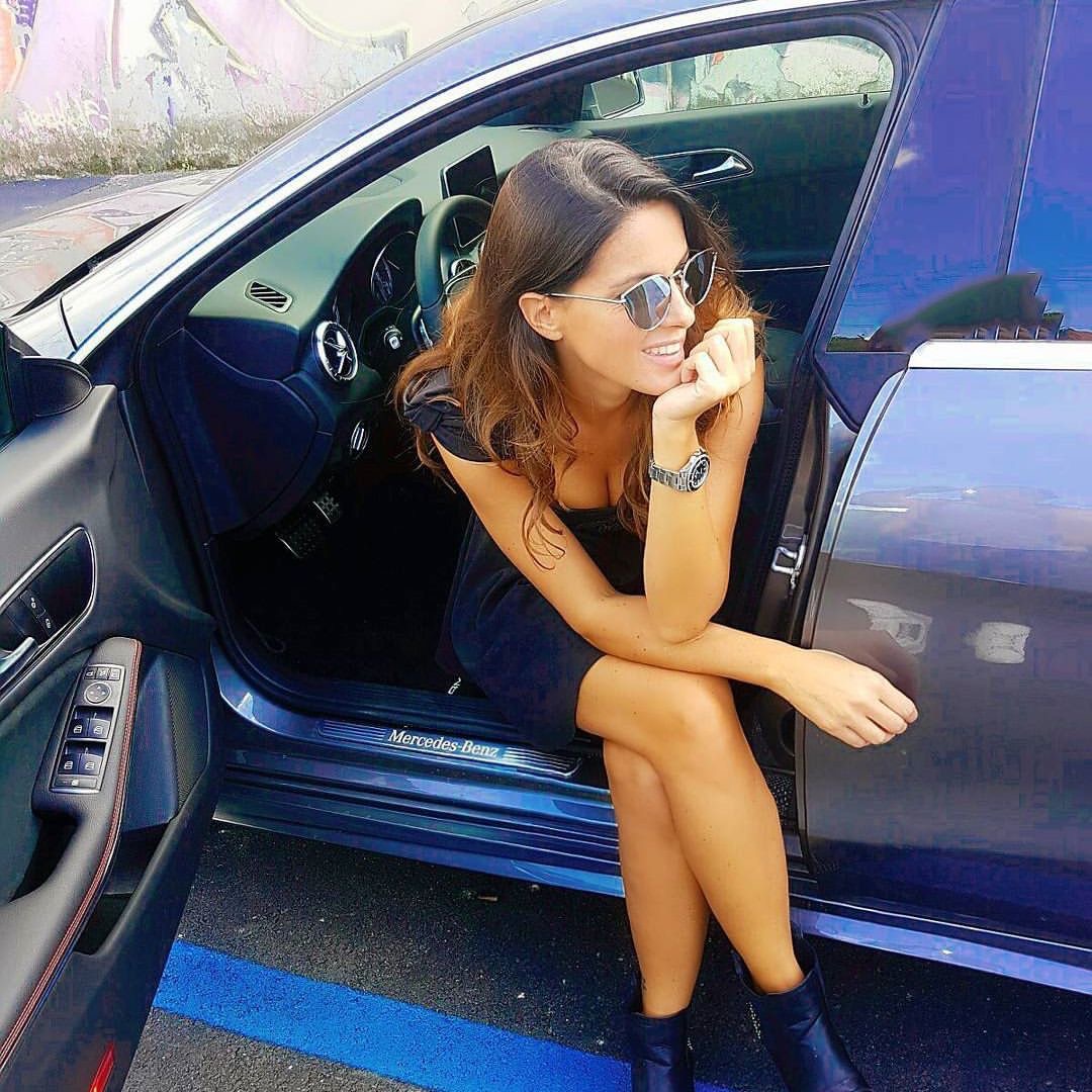 in attesa sulla mercedes-benz - Nathalie Goitom 