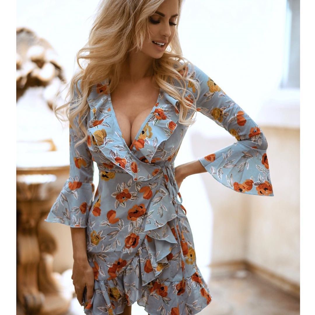col vestito a fiori - Leanna Bartlett