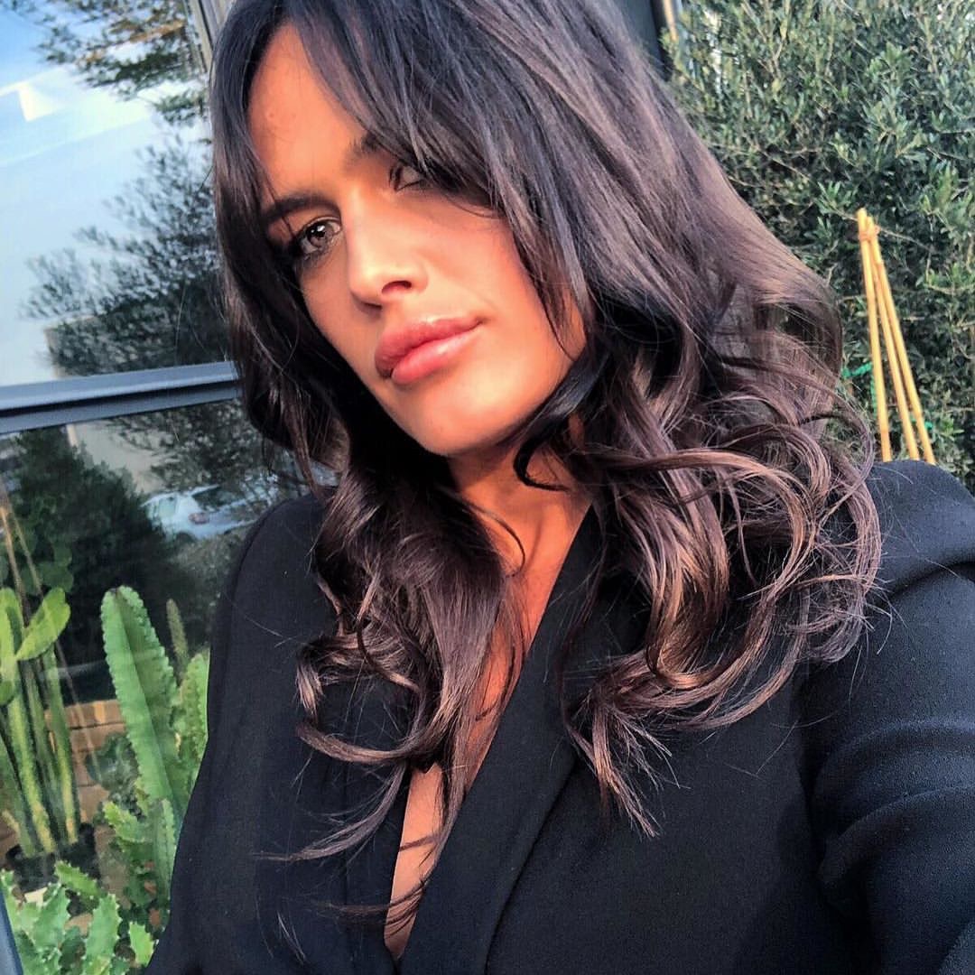 Ilaria Varalta elegantemente ammaliante