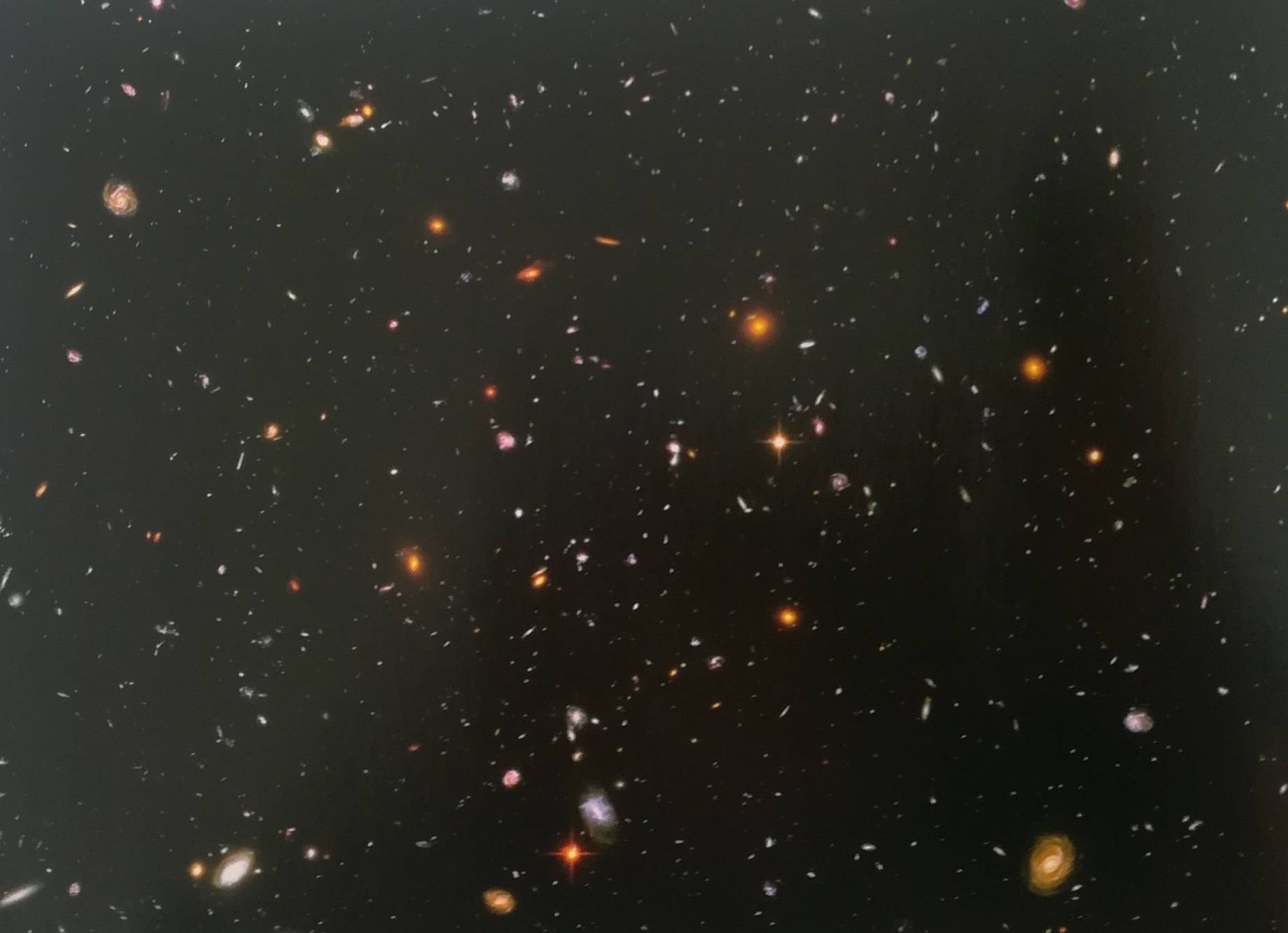 la regione di Cielo chiamata Hubble ultra Deep Field, nella costellazione della Fornace