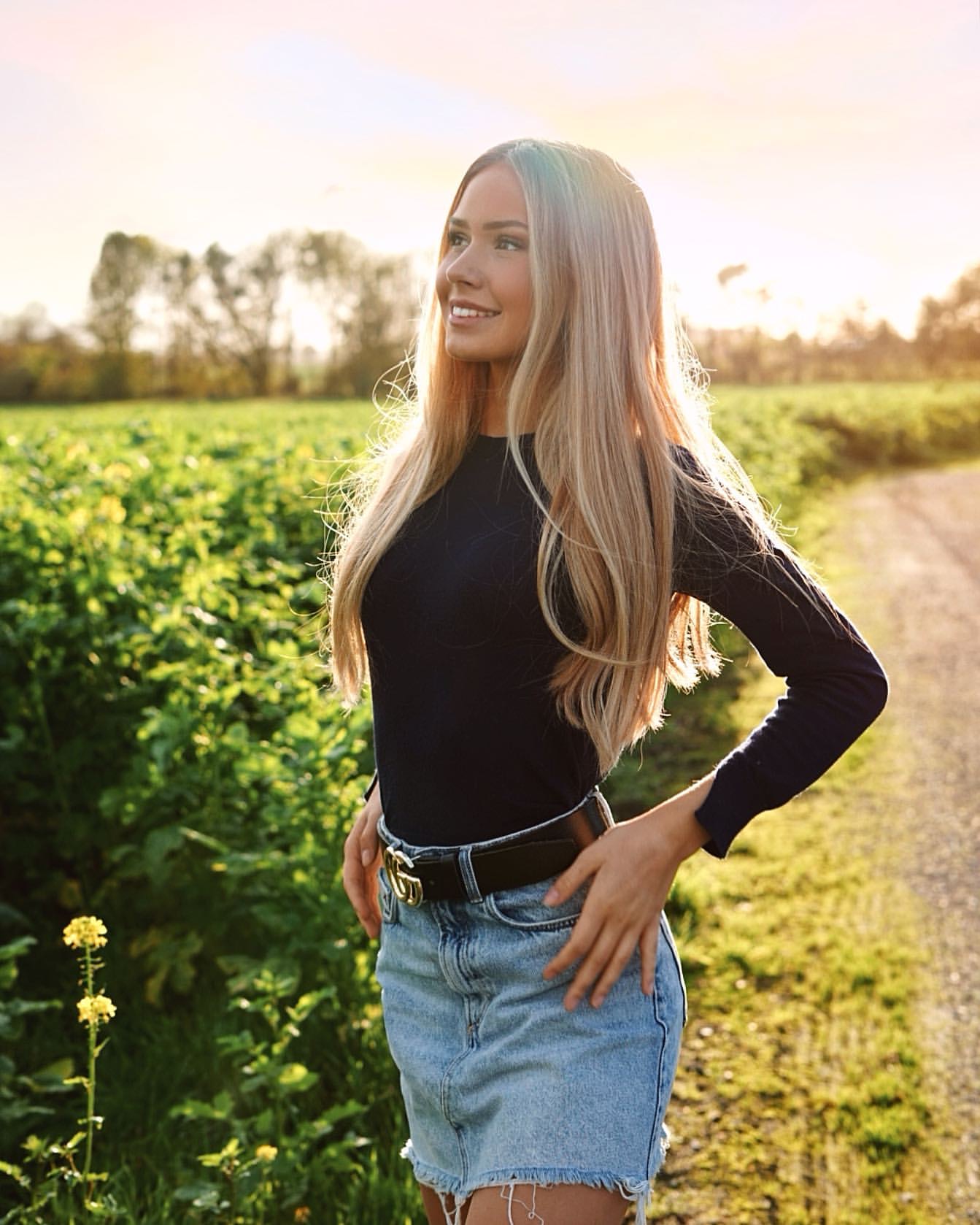 Lucente ragazza tedesca in jeans - N.° 27